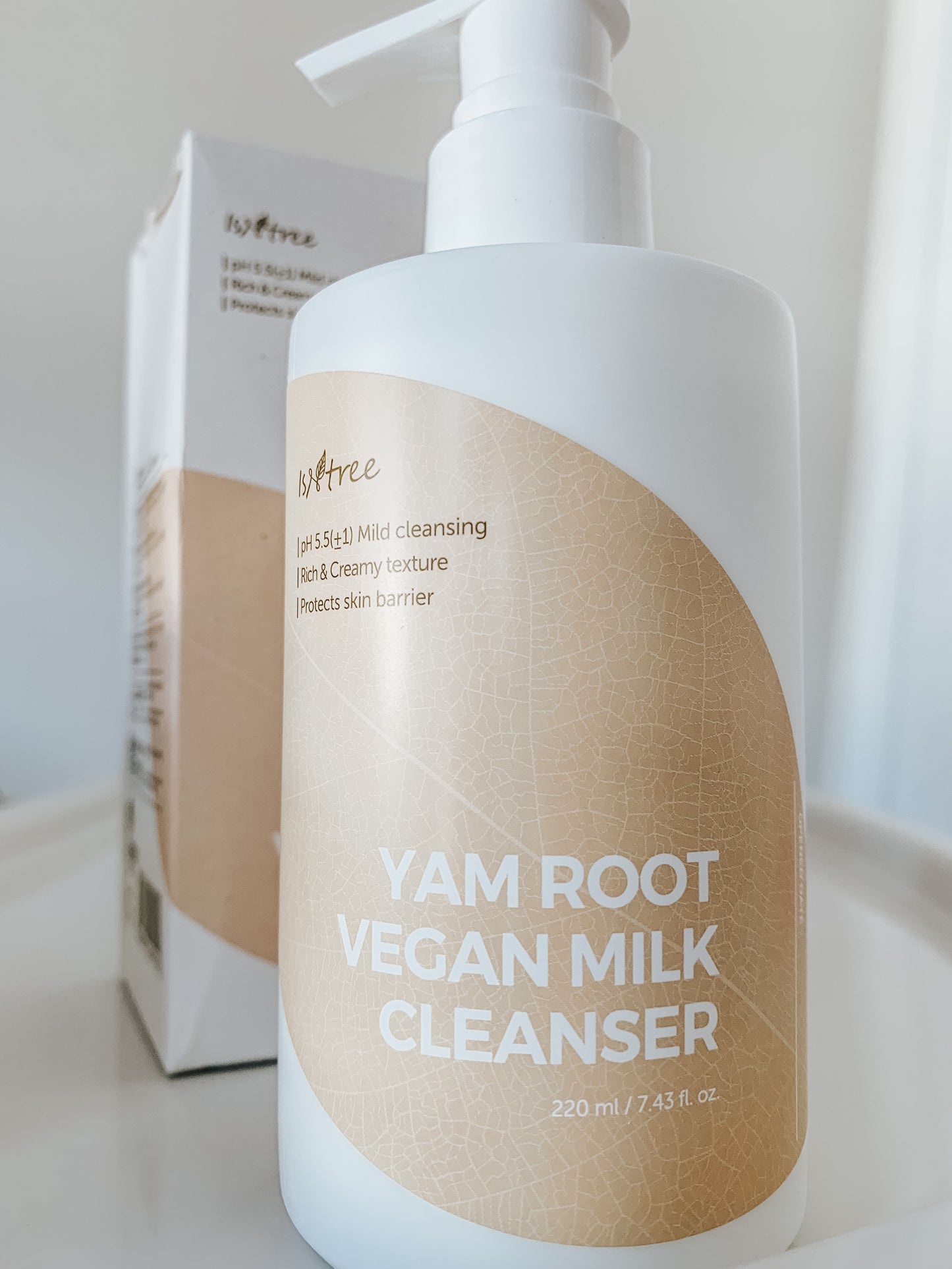 ISNTREE Yam Root Vegan Milk Cleanser [220ml]